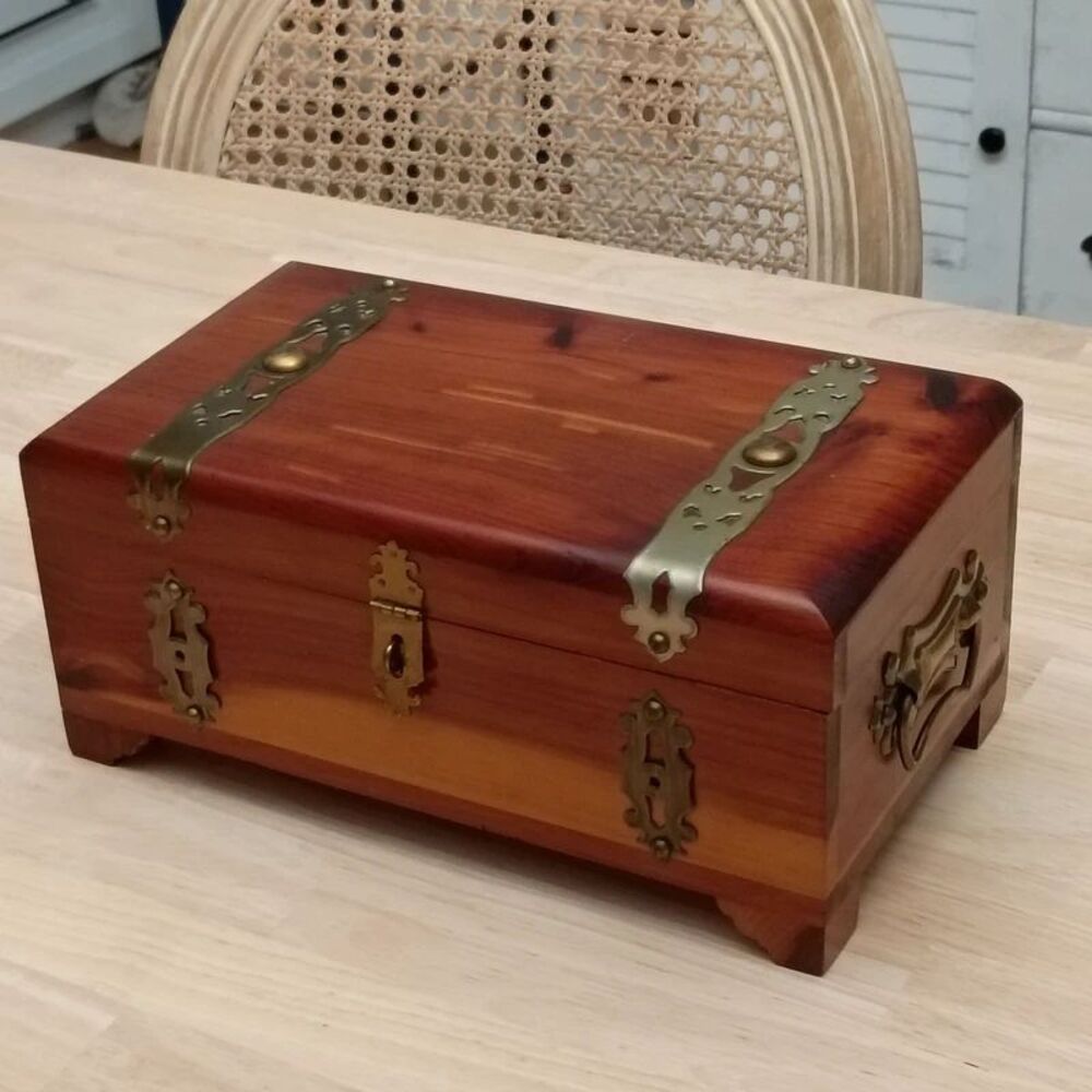 Vintage Cedar Wood Footed Keepsake Trunk Box Chest Ornate Brass Straps